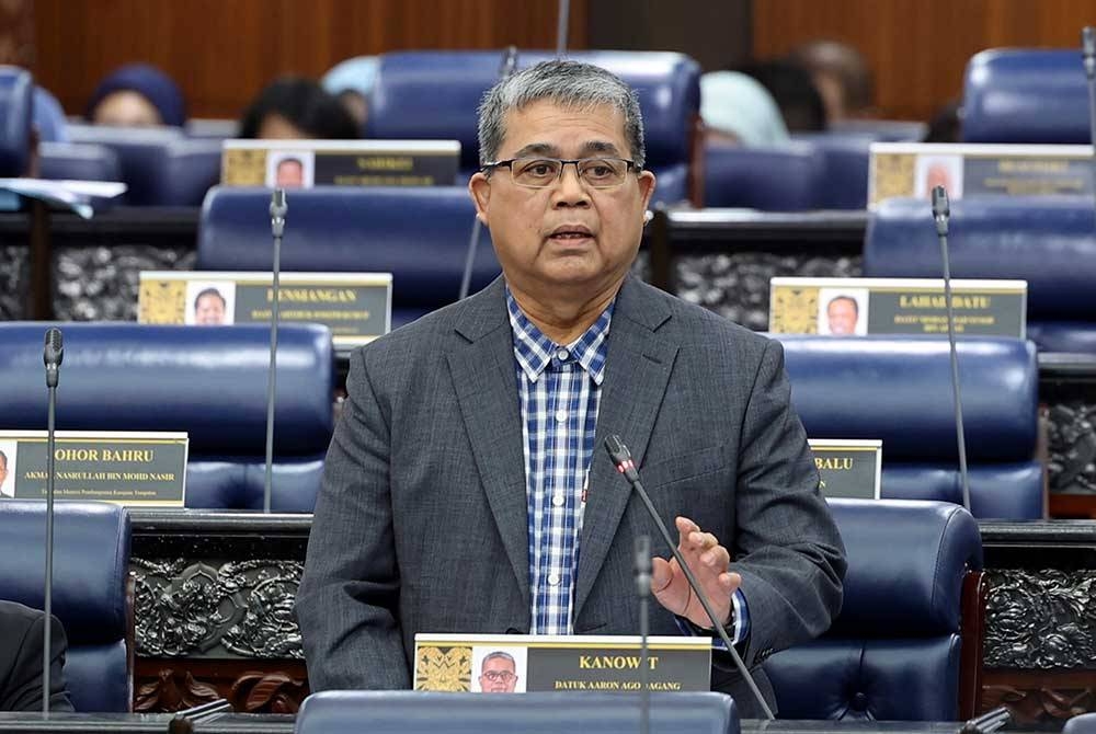 Aaron ketika Sidang Dewan Rakyat di Bangunan Parlimen hari ini. - Foto Bernama