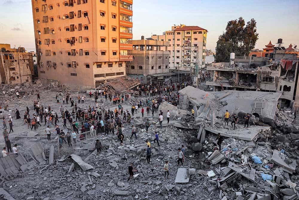 Kawasan selatan Gaza terus dibedil rejim Zionis setelah konflik itu berlarutan selama lebih sebulan. - Foto AFP