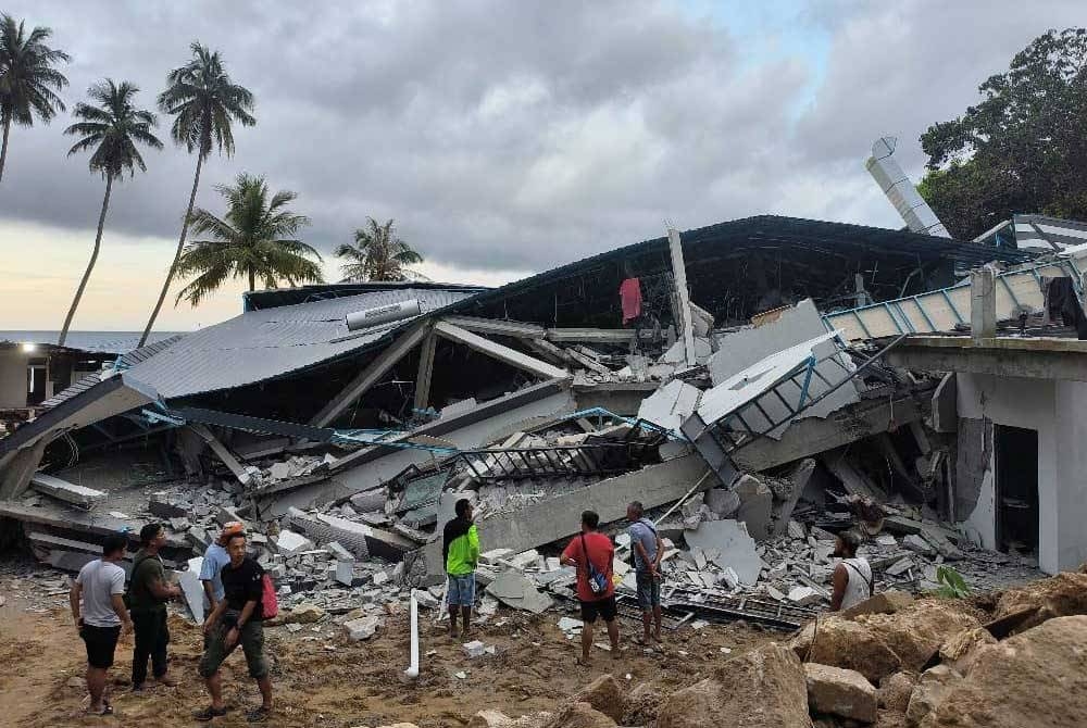 Seorang mangsa masih belum dijumpai dalam runtuhan bangunan restoran di sebuah resort di Pulau Perhentian pada Khamis.