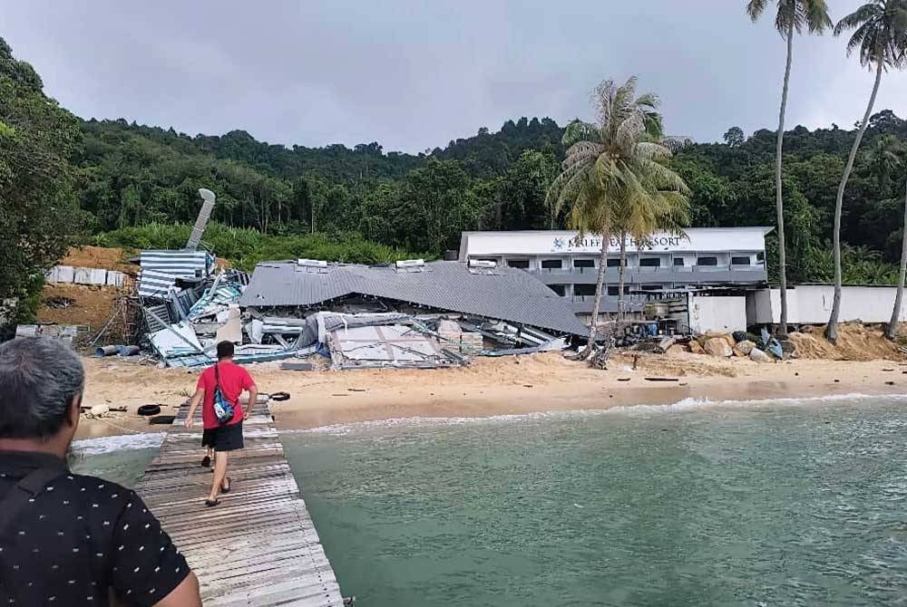 Keadaan bangunan yang runtuh di Pulau Perhentian dalam kejadian pada awal Khamis lalu.