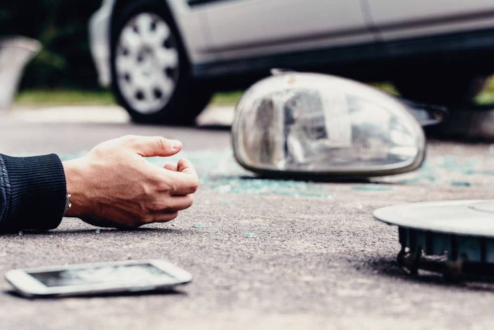 Memandu kenderaan atau menunggang motosikal tanpa lesen merupakan satu kesalahan serius. - Gambar hiasan Foto 123RF