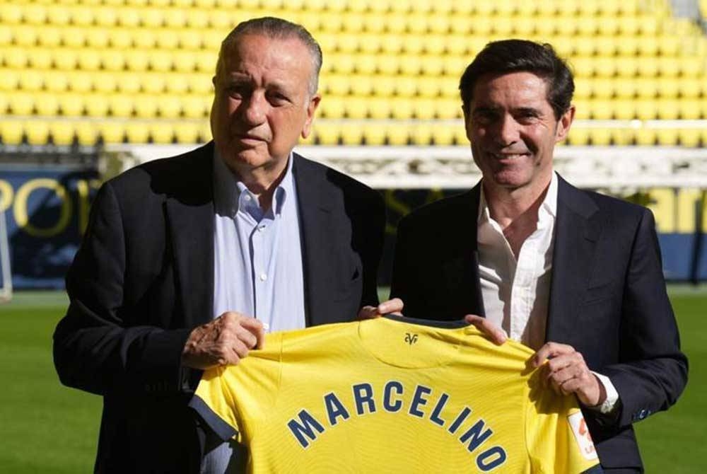 Presiden Villarreal, Fernando Roig (kiri) bersama Marcelino García Toral. - Foto: Agensi