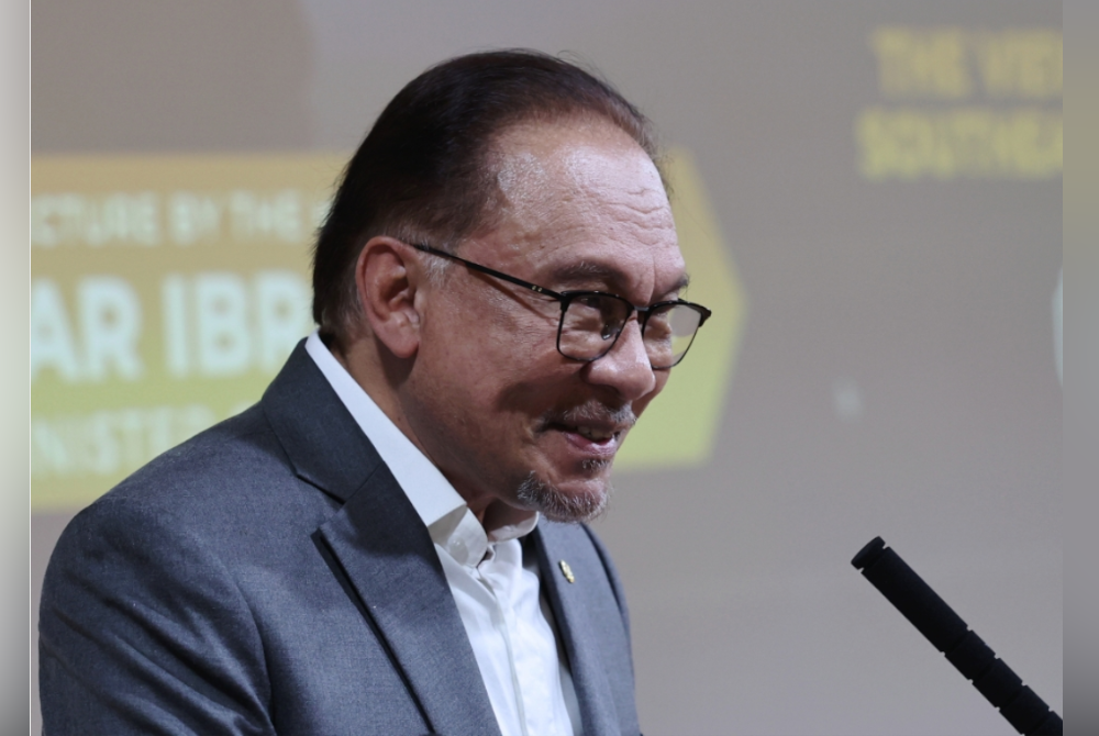 Anwar berucap dalam program syarahan &#039;Super Power Rivalry and Rising Tensions in the Asia Pacific” di University of California. - Foto Bernama.