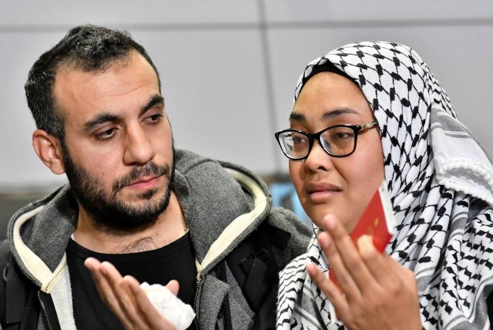 Nurul Ain yang dibawa keluar dari Gaza, melalui sempadan Rafah di Mesir selamat tiba di tanah air pada malam Selasa bersama suaminya warga Palestin, Mohamed A M Shaat. - Foto Bernama