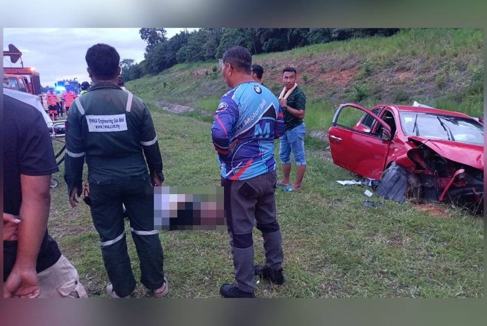 Keadaan kenderaan dipandu mangsa yang terbabas di Kilometer 314.5, Lebuh Raya Pantai Timur 2 (LPT2) di Kemaman pada petang Rabu.