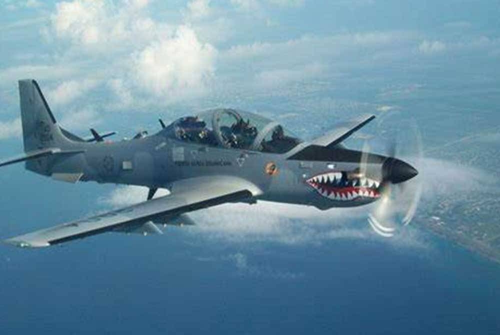 Pesawat ringan jenis Super Tucano yang terhempas di Jawa Timur, Indonesia. - Agensi