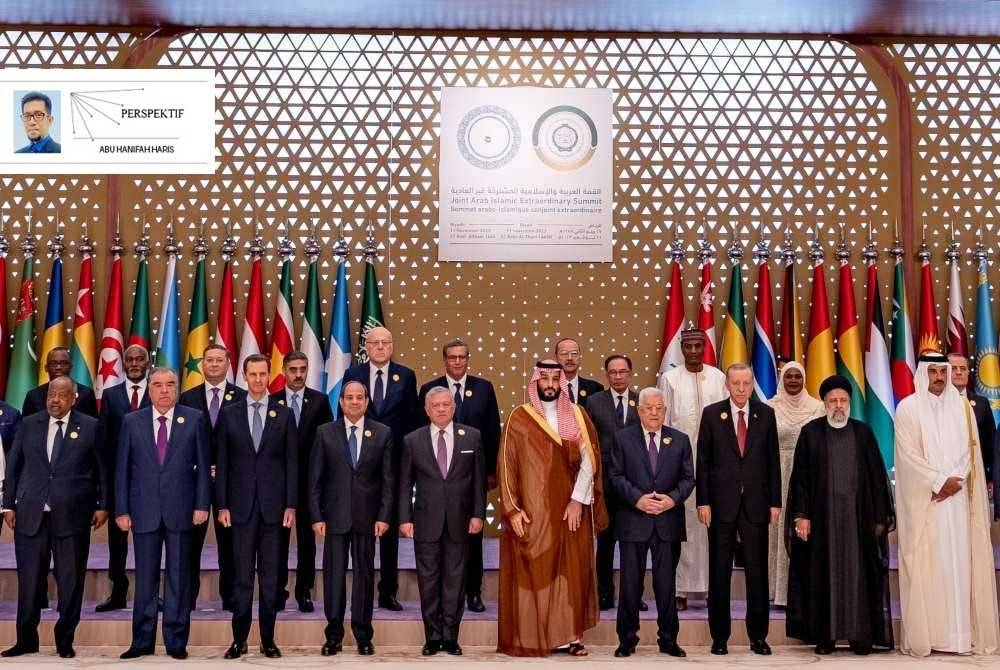 Anwar bergambar bersama para pemimpin negara-negara OIC pada Sidang Media Kemuncak Tergempar OIC kali Kelapan di Riyadh Arab Saudi pada Sabtu. - Foto Bernama