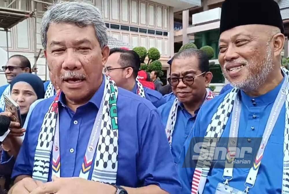 Mohamad ketika ditemui pemberita selepas hari penamaan calon bagi PRK Kemaman di Dewan Berlian Utama, Majlis Perbandaran Kemaman pada Sabtu.