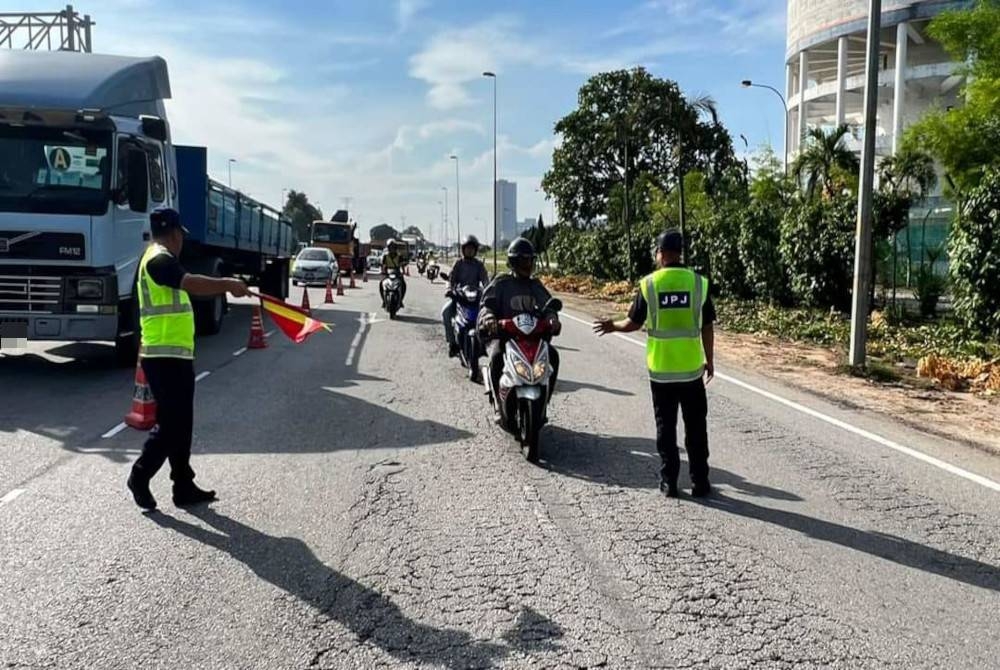 JPJ Selangor bersama JSPT melaksanakan Op Patuh Bersepadu di sekitar negeri itu pada Khamis.