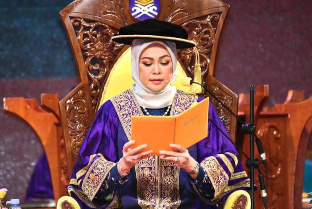 Titah disampaikan Tengku Permaisuri Norashikin ketika berangkat ke Istiadat Konvokesyen Universiti Teknologi Mara (UiTM) ke-98 di Dewan Agung Tuanku Canselor UiTM Shah Alam pada Sabtu. - Foto Selangor Royale Office