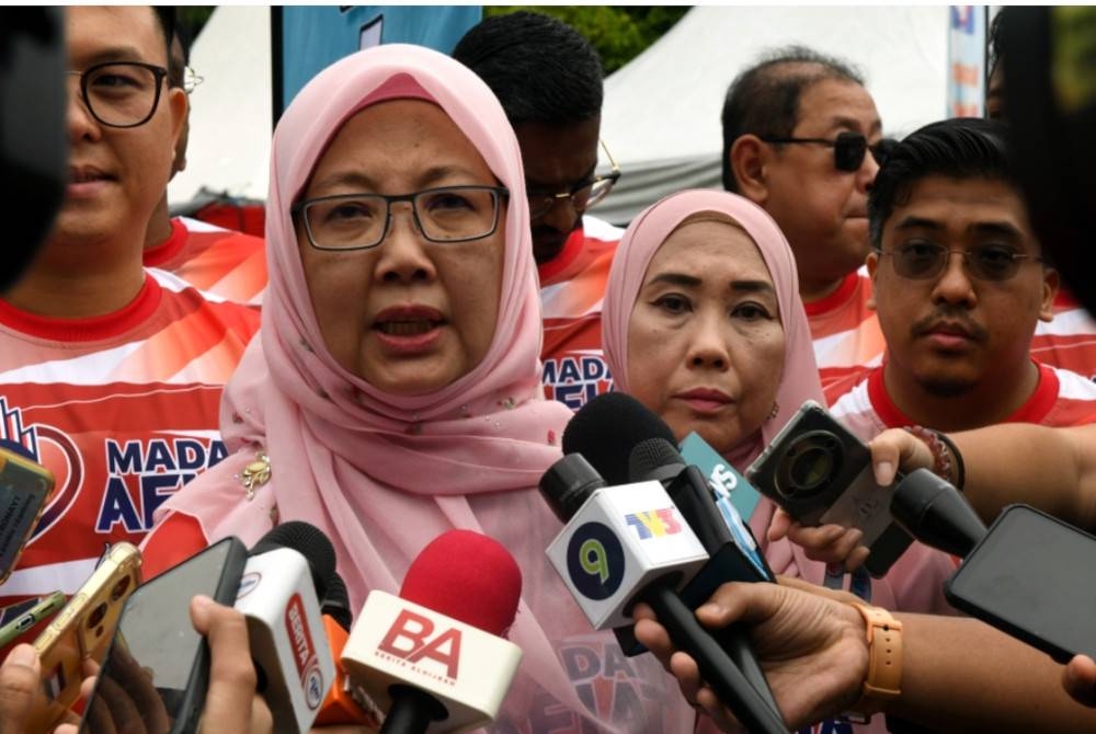 Dr Zaliha menjawab pertanyaan media selepas majlis perasmian Program Madani Afiat dan Jelajah Agenda Nasional Malaysia Sihat Peringkat Negeri Pulau Pinang, pada Ahad. - Foto Bernama