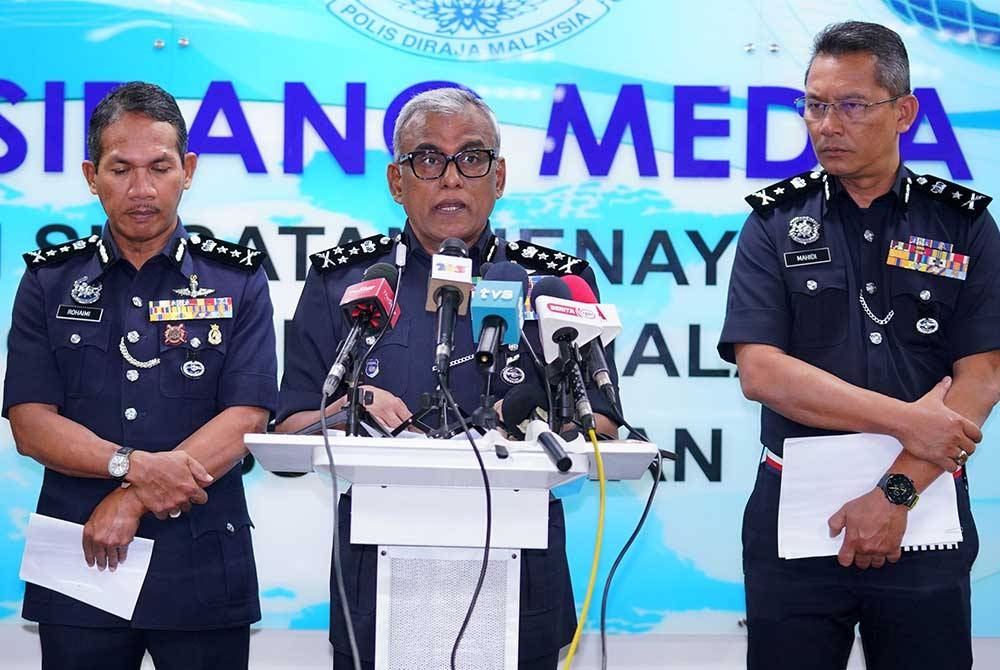 Ramli (tengah) pada sidang akhbar di pejabat JSJK pada Isnin. - Foto Sinar Harian / MOHD HALIM ABDUL WAHID