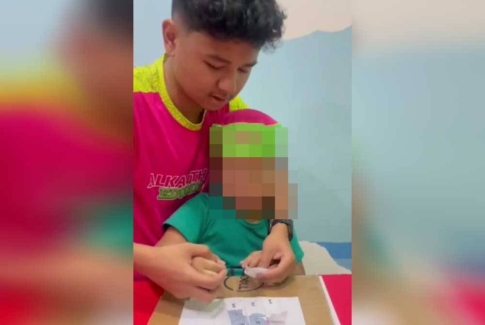 Muhammad Faris sentiasa berusaha memastikan kanak-kanak mencuba perkara baharu.