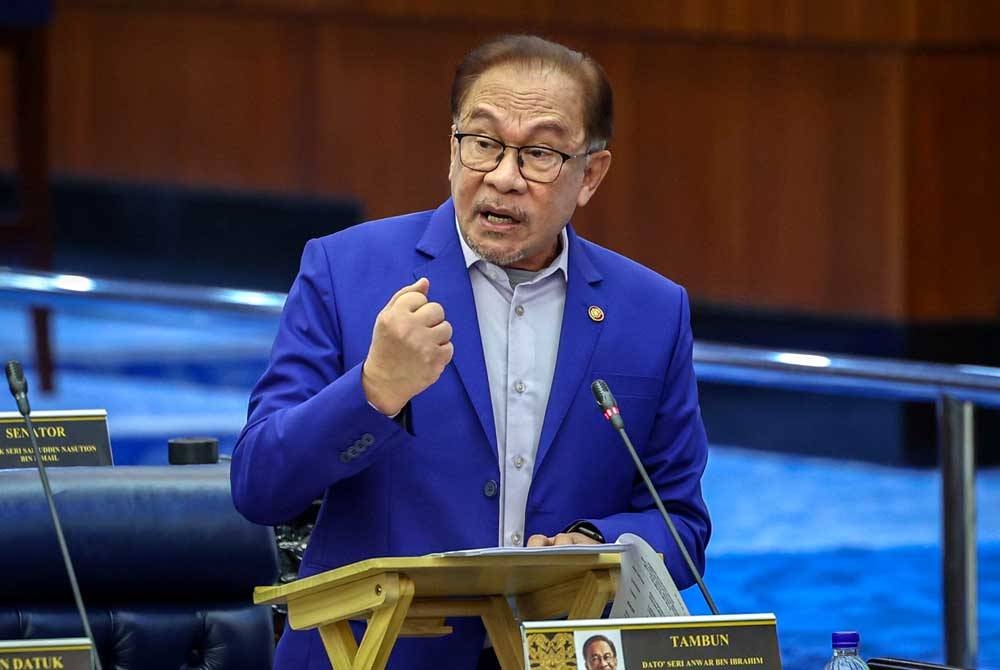 Anwar Ibrahim ketika sesi Waktu Pertanyaan-Pertanyaan Menteri sempena Sidang Dewan Rakyat di Bangunan Parlimen hari ini. - Foto Bernama