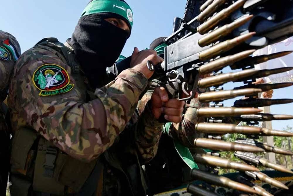 Kumpulan pejuang Hamas mendakwa pasukannya berjaya memusnahkan kira-kira 60 jentera perang tentera Israel di Gaza. - Foto Reuters.