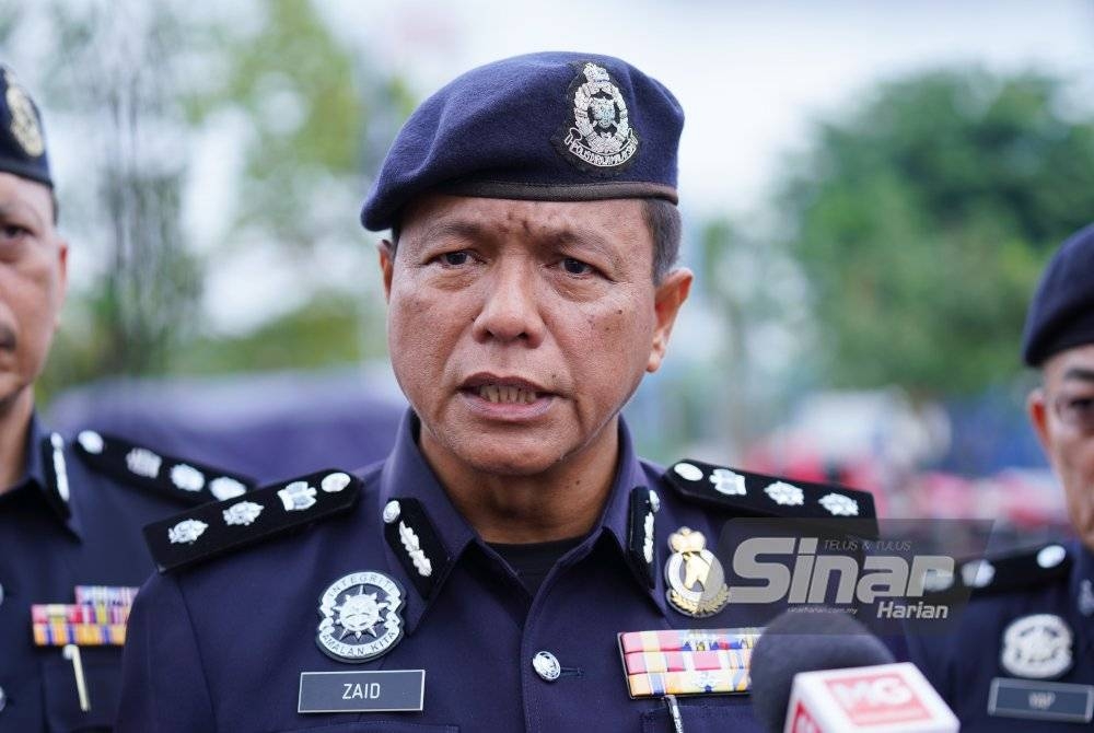 Ketua Polis Daerah Kajang, Asisten Komisioner Mohd Zaid Hassan berucap pada Majlis Pelupusan Barang Kes dan Lelongan Kenderaan, Ibu Pejabat Polis Daerah Kajang Tahun 2023 di pekarangan Balai Polis Bandar Baru Bangi pada Rabu. - Foto Sinar Harian MOHD HALIM ABDUL WAHID