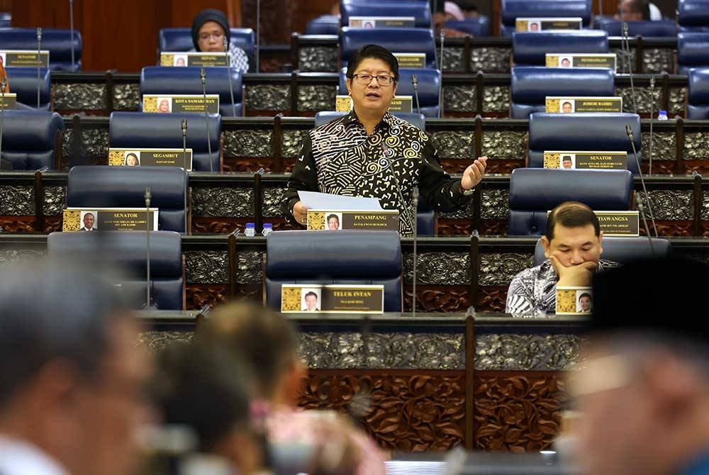 Ewon Benedick pada sesi Waktu Pertanyaan-pertanyaan Menteri sempena Sidang Dewan Rakyat di Bangunan Parlimen, pada Khamis. - Foto Bernama