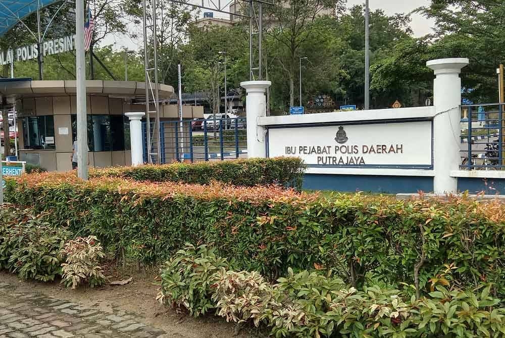 Pegawai kanan Maritim Malaysia yang sebelum ini dikaitkan dengan kes gangguan seksual selesai beri keterangan di IPD Putrajaya pada Khamis.