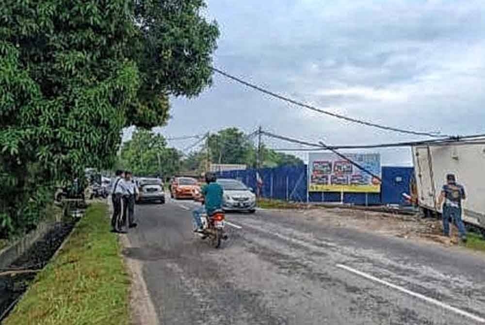 Lokasi kemalangan yang meragut nyawa seorang penunggang motosikal.