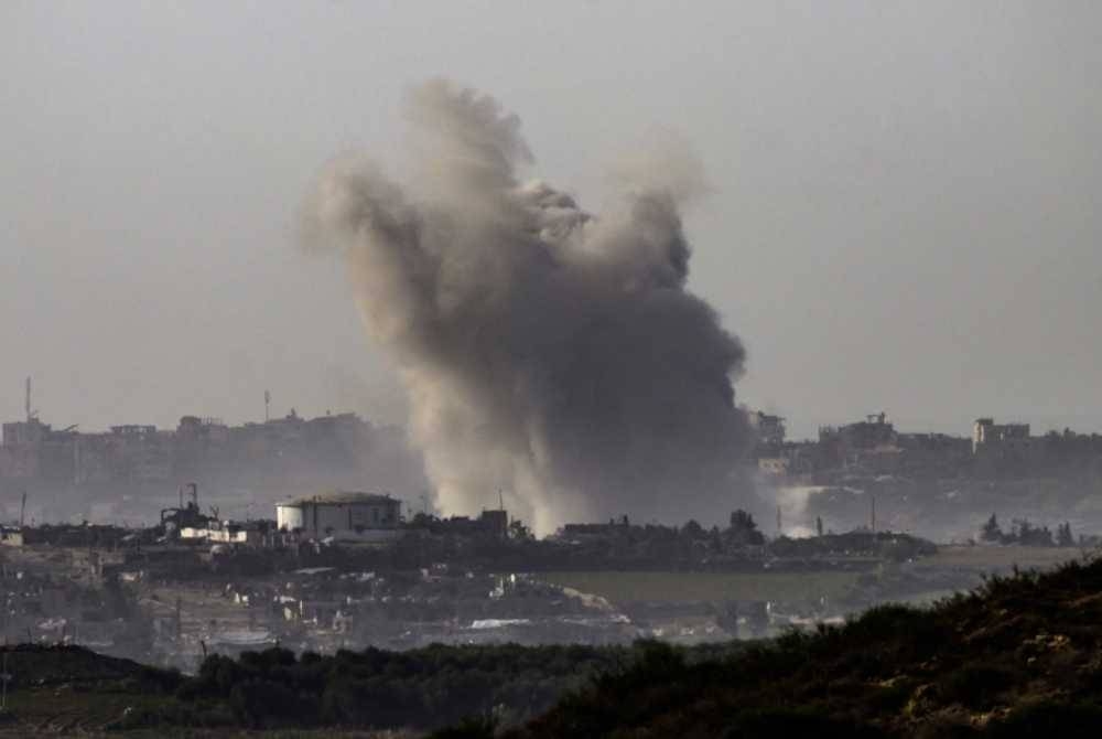 Rejim Zionis memperhebatkan kempen pengeboman ke seluruh Genting Gaza menjelang pelaksanaan gencatan senjata yang dipersetujui antara Hamas-Israel. - Foto AFP