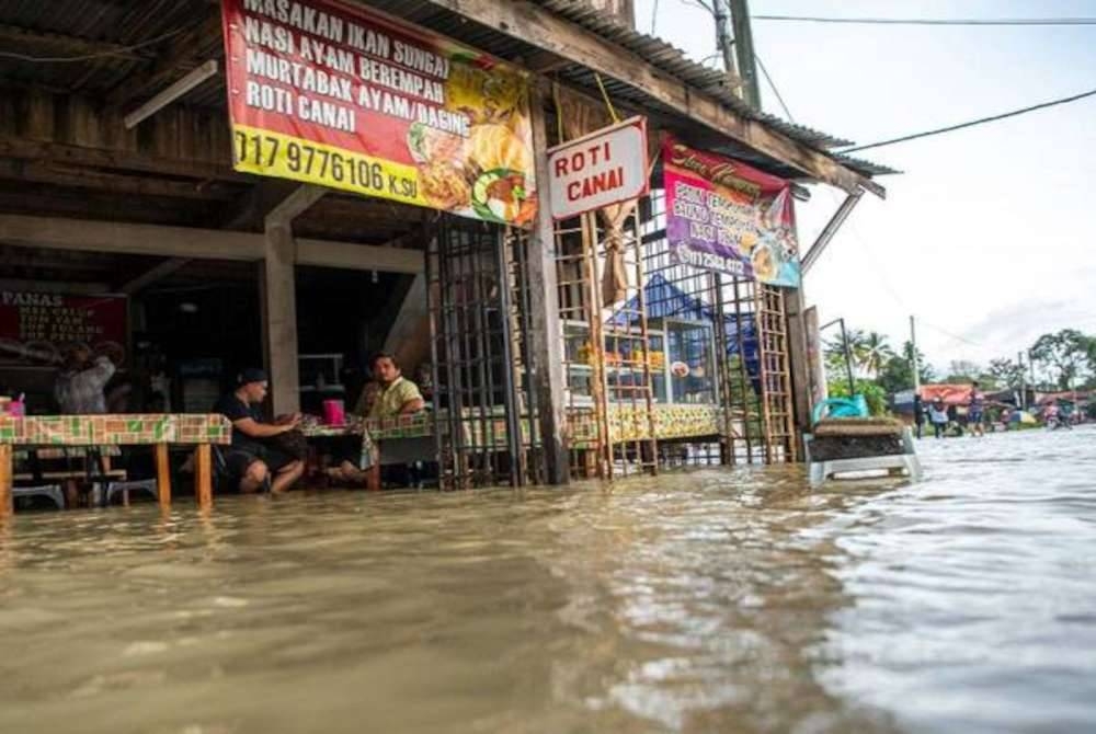 Penting setiap perniagaan yang biasa terkesan banjir menyediakan rancangan yang boleh dilaksanakan apabila banjir benar-benar berlaku. - Gambar hiasan