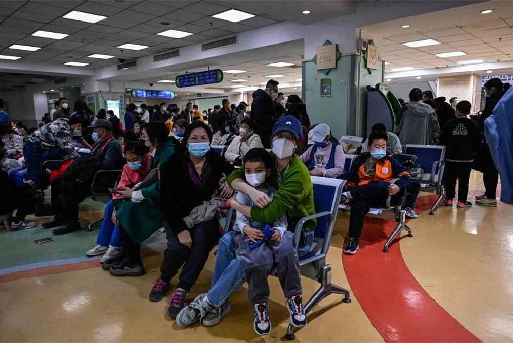 WHO mendakwa kawasan utara China merekodkan peningkatkan penyakit seperti influenza sejak pertengahan Oktober lalu berbanding tempoh sama kira-kira tiga tahun lalu. - Foto: AFP