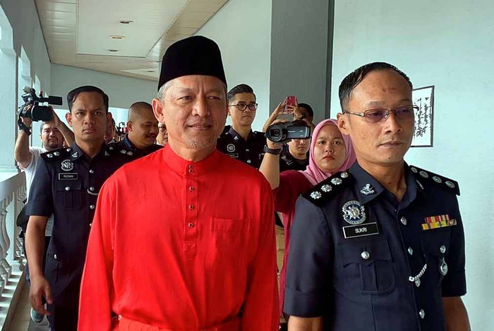 Razali didakwa di Mahkamah Sesyen pada Jumaat atas pertuduhan menyebut perkataan menghasut dalam ucapannya di Majlis Pelancaran Jentera Pilihan Raya Kecil Kemaman. - Foto Bernama