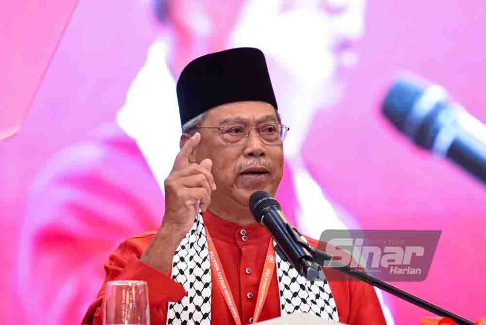 Muhyiddn ketika menyampaikan ucapan dasar sempena Perhimpunan Agung Tahunan Bersatu (PAT) Bersatu 2023 kali ke-6 di Pusat Konvensyen Ideal (IDCC) di sini pada Jumaat. - Foto Sinar Harian/Mohd Rafiq Redzuan