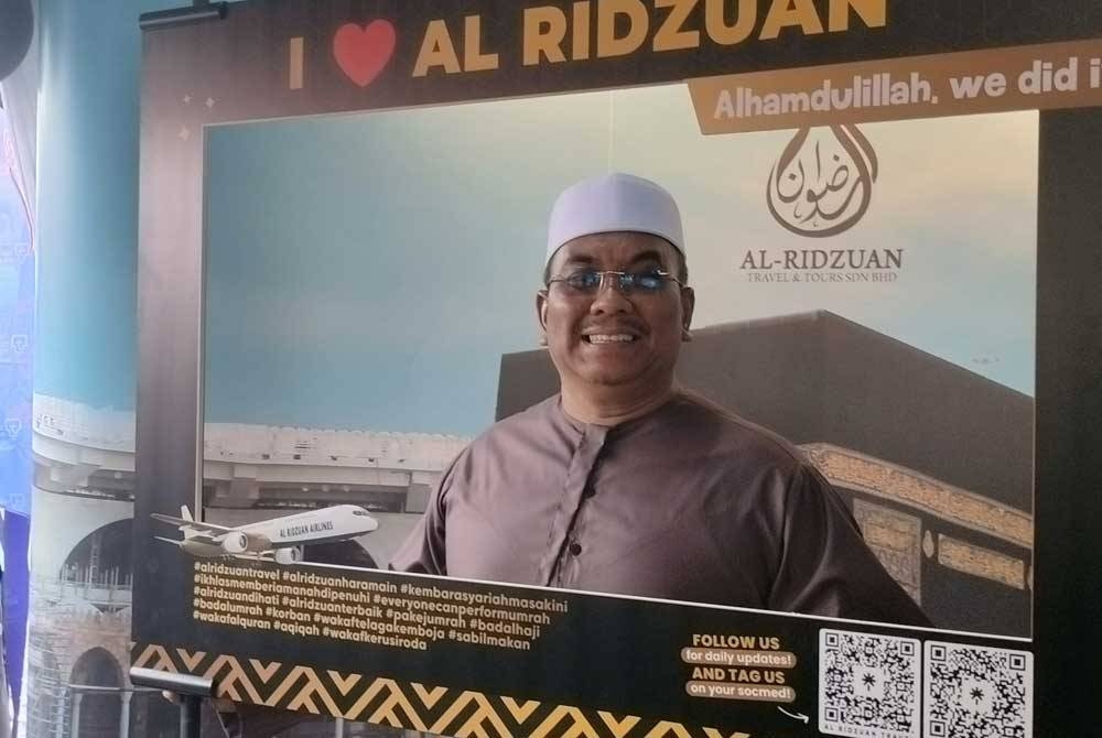 Muhammad Sanusi melawat salah satu reruai sempena Karnival 10 Tahun Masjid Andalusia, Sungai Petani, pada Jumaat.