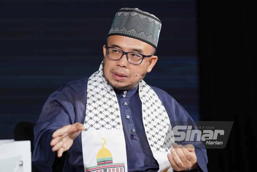 Mohd Asri ketika pada program Di Sebalik Isu Bersama FY bertajuk Boikot Produk Zionis: Maslahah @ Mafsadah di Studio Sinar Harian pada Jumaat.