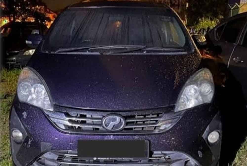 Perodua Alza yang digunakan suspek untuk melakukan kegiatan samun di sebuah rumah di Simpang Renggam.