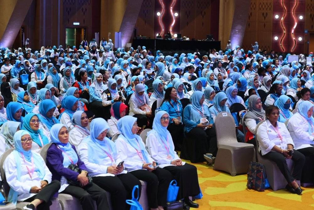 Sebahagian daripada perwakilan Wanita PKR yang hadir pada Kongres Nasional Tahunan Wanita Keadilan Ke-17 bertemakan 'Memaknai Reformasi, Menjulang Madani' di Pusat Konvesyen Antarabangsa Putrajaya (PICC) pada Sabtu. - Foto Bernama
--fotoBERNAMA (2023) HAK CIPTA TERPELIHARA