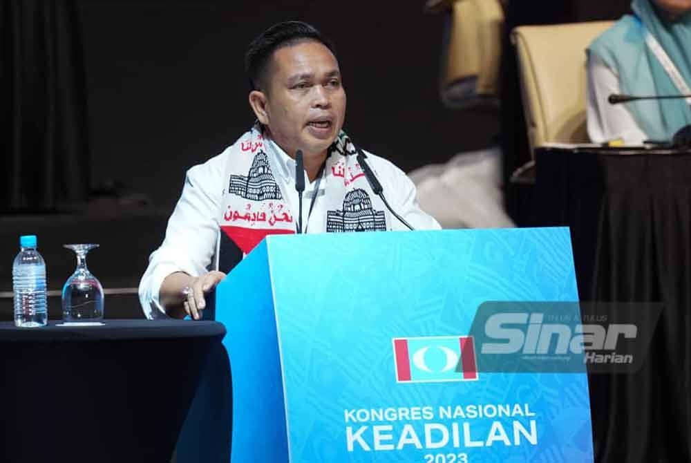 Che Mat ketika membahaskan Ucapan Dasar Presiden sempena Kongres Nasional Tahunan PKR di Pusat Konvensyen Antarabangsa Putrajaya (PICC) di sini pada Ahad. - Foto Sinar Harian.