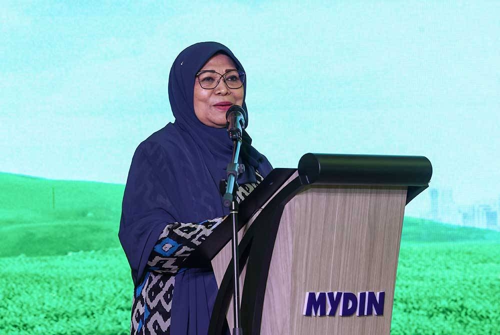 Rohani ketika berucap pada Majlis Sambutan November Bulan Keluarga Kebangsaan peringkat negeri Kelantan pada Rabu. - Foto Bernama