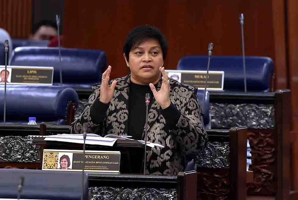 Azalina menghadiri Sidang Dewan Rakyat di Parlimen, pada Rabu. - Foto Bernama