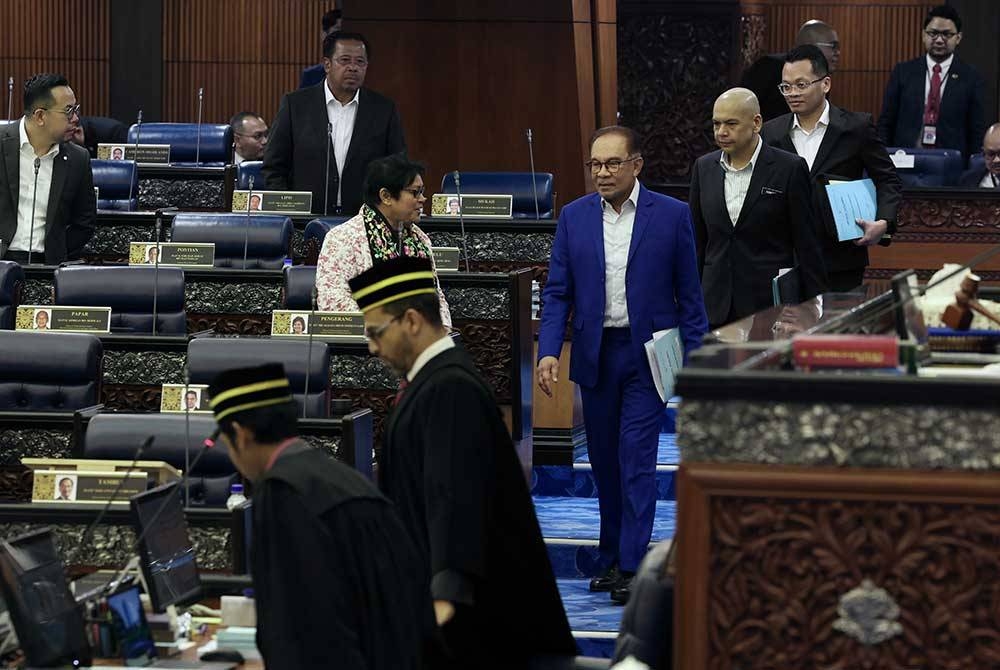 Perdana Menteri yang juga Menteri Kewangan Datuk Seri Anwar Ibrahim ketika menghadiri persidangan Dewan Rakyat di Bangunan Parlimen. - Foto Bernama.