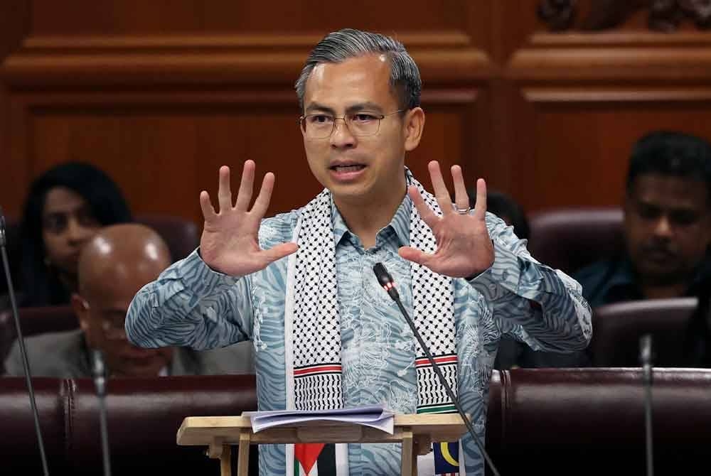 Fahmi ketika Persidangan Dewan Negara di Bangunan Parlimen hari ini. - Foto Bernama