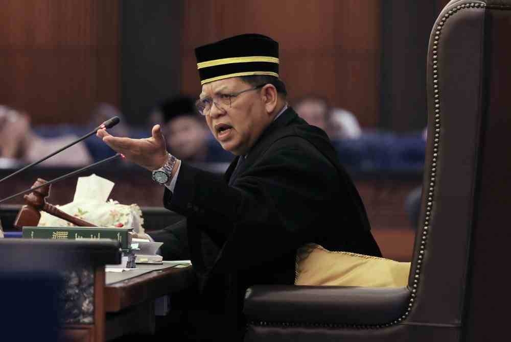 Johari ketika Persidangan Dewan Rakyat di Bangunan Parlimen hari ini. - Foto Bernama