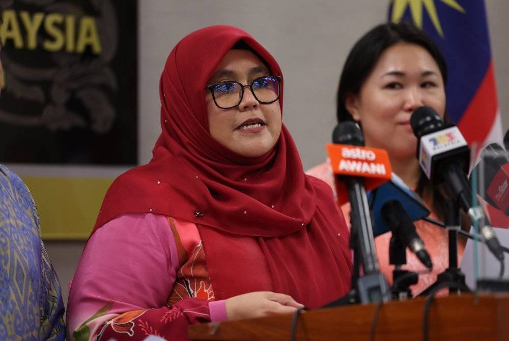 Mas Ermieyati memaklumkan PAC memilih untuk mengadakan Prosiding Pengurusan Pembangunan Hartanah LADA yang diambil daripada LKAN Tahun 2022: Aktiviti Kementerian/Jabatan Kerajaan Persekutuan dan Badan-badan Berkanun Persekutuan, hari ini. - Foto Bernama