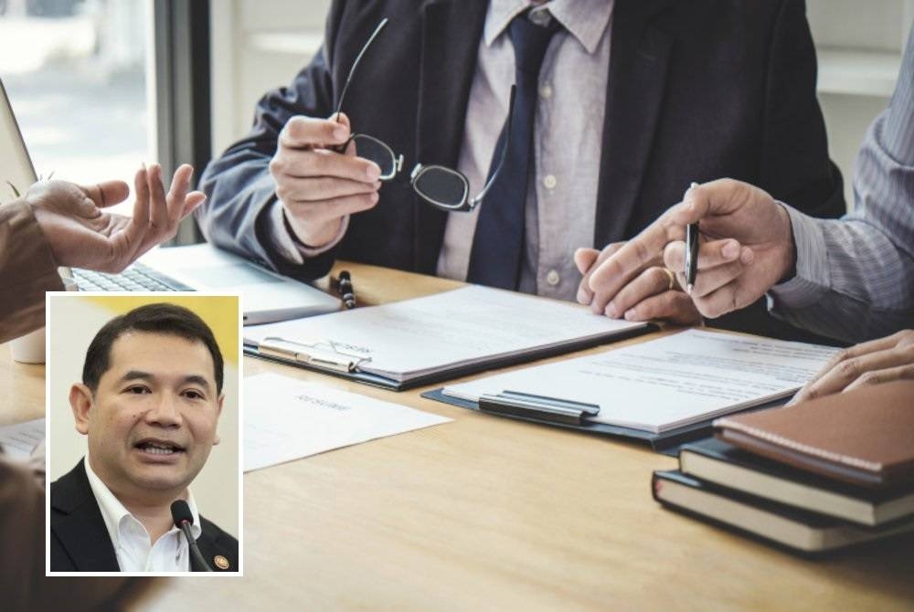 Pelaksanaan Dasar Gaji Progresif yang akan bermula secara projek rintis tahun depan mendapat sokongan majikan di negara ini.- Gambar hiasan (Gambar kecil: Rafizi)