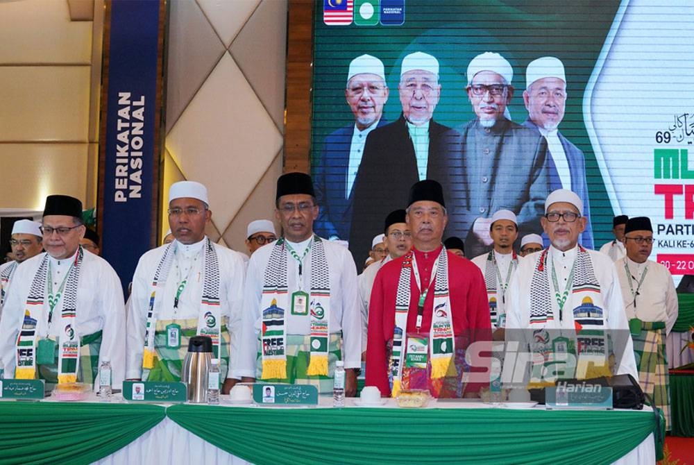 Antara barisan pimpinan tertinggi Perikatan Nasional dan Pas yang hadir di Muktamar Pas Tahunan ke-69. - FOTO SINAR HARIAN/ MOHD HALIM ABDUL WAHID.