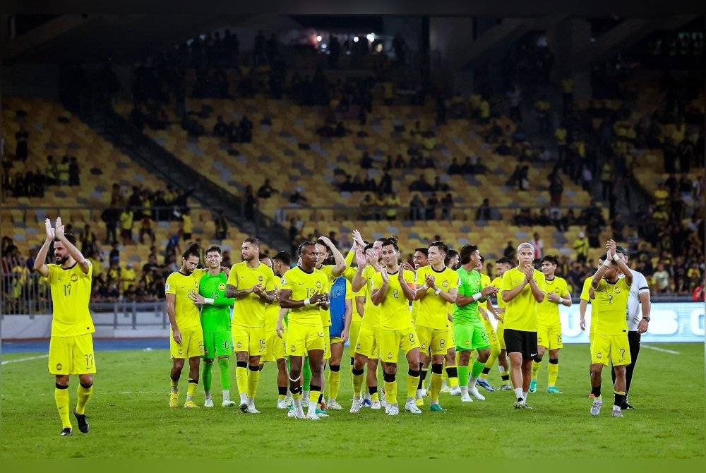 Pasukan Harimau Malaya meraikan kemenangan selepas perlawanan Kumpulan D bagi Kelayakan Piala Dunia 2026 dan Piala Asia 2027, Malaysia menentang Kyrgyzstan di Stadium Nasional Bukit Jalil pada 16 November lalu. - Foto Bernama