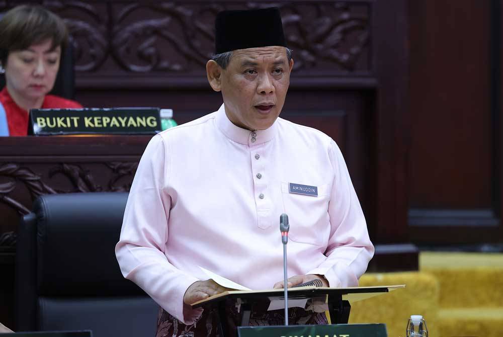 Aminuddin ketika membentangkan Belanjawan 2024 Negeri Sembilan pada Persidangan ketiga Penggal Pertama Dewan Undangan Negeri (DUN) Negeri Sembilan ke-15, pada Jumaat. - Foto Bernama