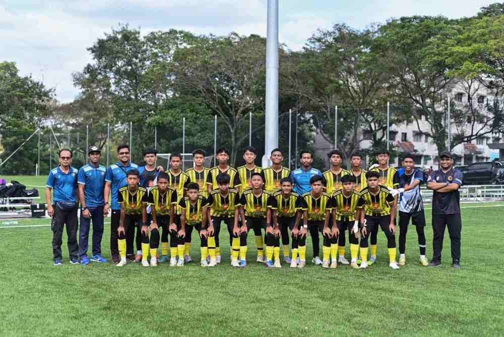 SMK Shah Alam mengesahkan slot final Piala Datuk Mokhtar Dahari B-15 selepas menjinakkan SMK Darul Ehsan dalam aksi separuh akhir pada Jumaat.