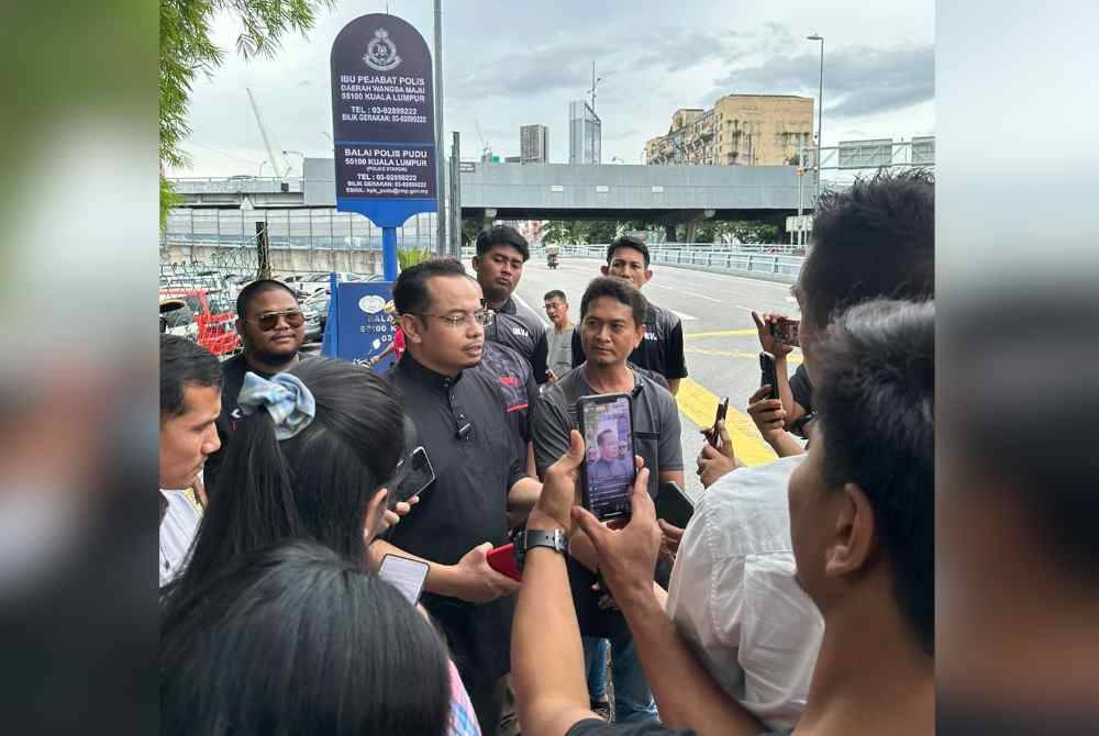 Hafiz Norkhan ditemui pemberita selepas memberi keterangan di Ibu Pejabat Polis Daerah (IPD) Wangsa Maju pada Jumaat. - Foto FB Hafiz