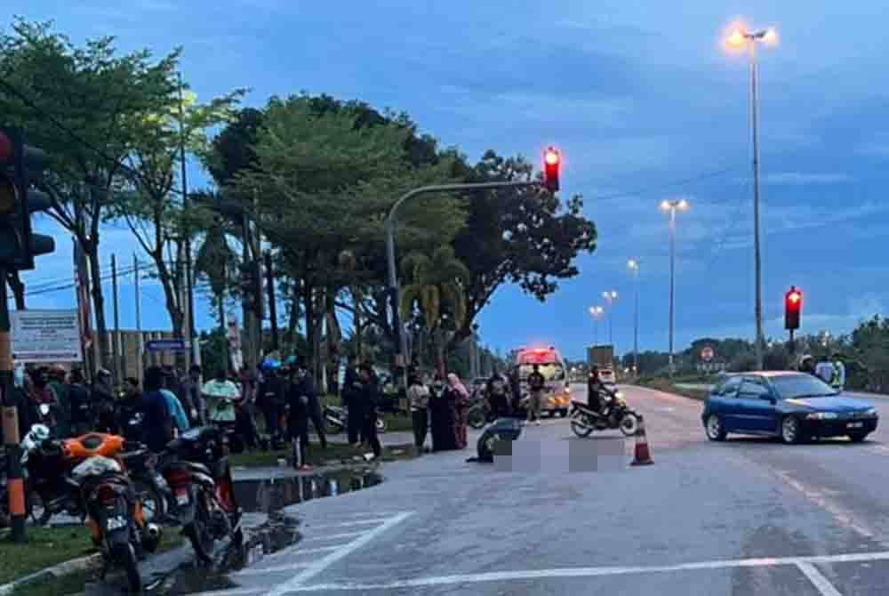 Penunggang motosikal maut digilis treler dalam kejadian di KM 6 Jalan Banting-Dengkil, Kuala Langat pada Jumaat.