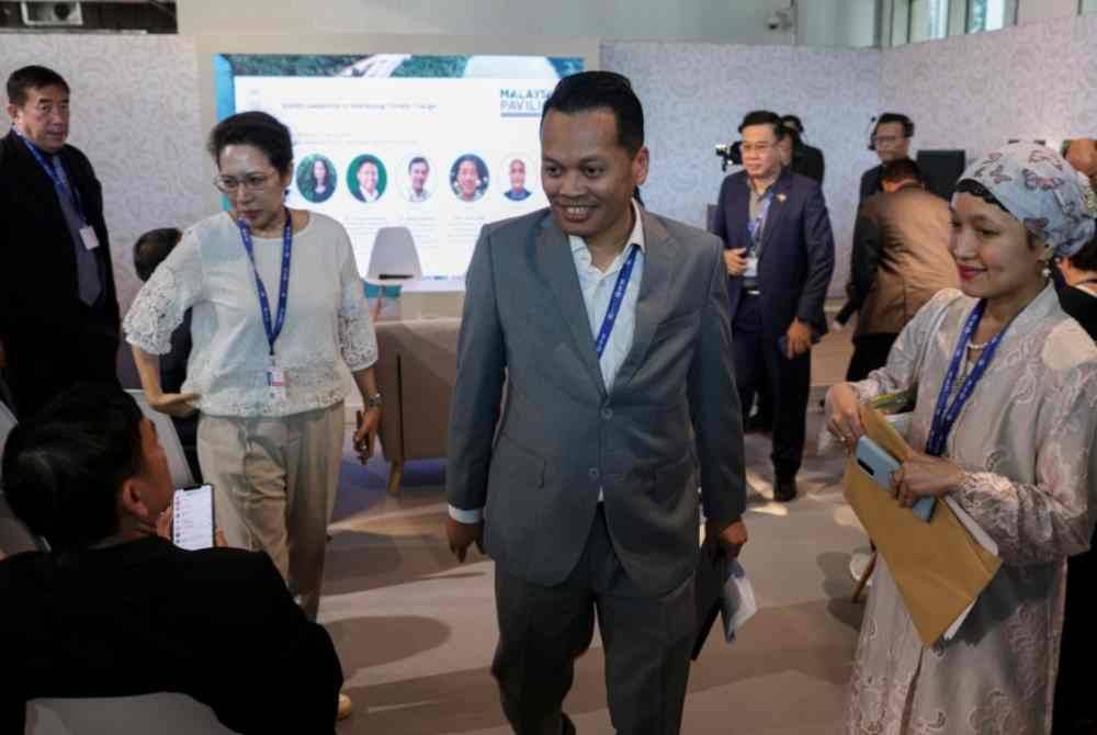 Nik Nazmi semasa forum Kepimpinan ASEAN dalam Menangani Perubahan Iklim di Pavilion Malaysia di luar Persidangan ke-28 Pihak-Pihak (COP) kepada Konvensyen Rangka Kerja Pertubuhan Bangsa-Bangsa Bersatu mengenai Perubahan Iklim (UNFCCC) di Dubai. - Foto Bernama