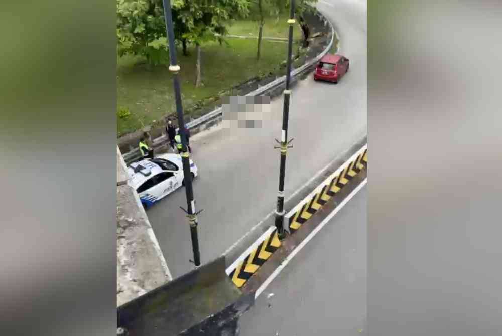 Seorang remaja maut tercampak dari 'flyover' kereta selepas dinaiki terlibat kemalangan di Jalan Skudai, Johor Bahru pada petang Jumaat