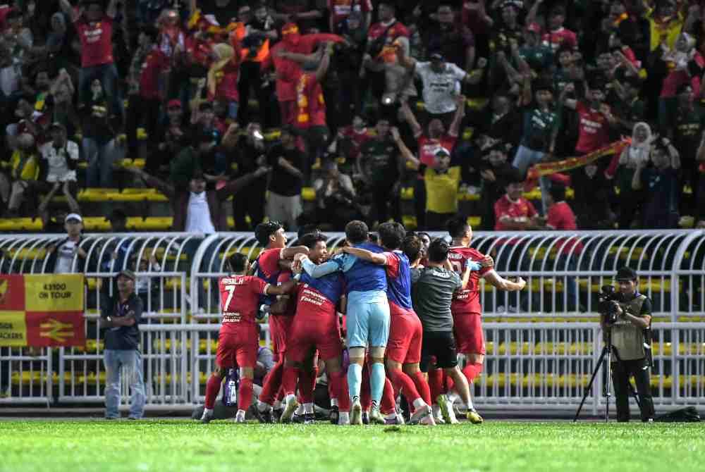 Pemain Selangor FC meraikan jaringan ketika menentang KDA FC dalam saingan Liga Super di Stadium Darul Aman pada Sabtu lepas. - Foto Bernama