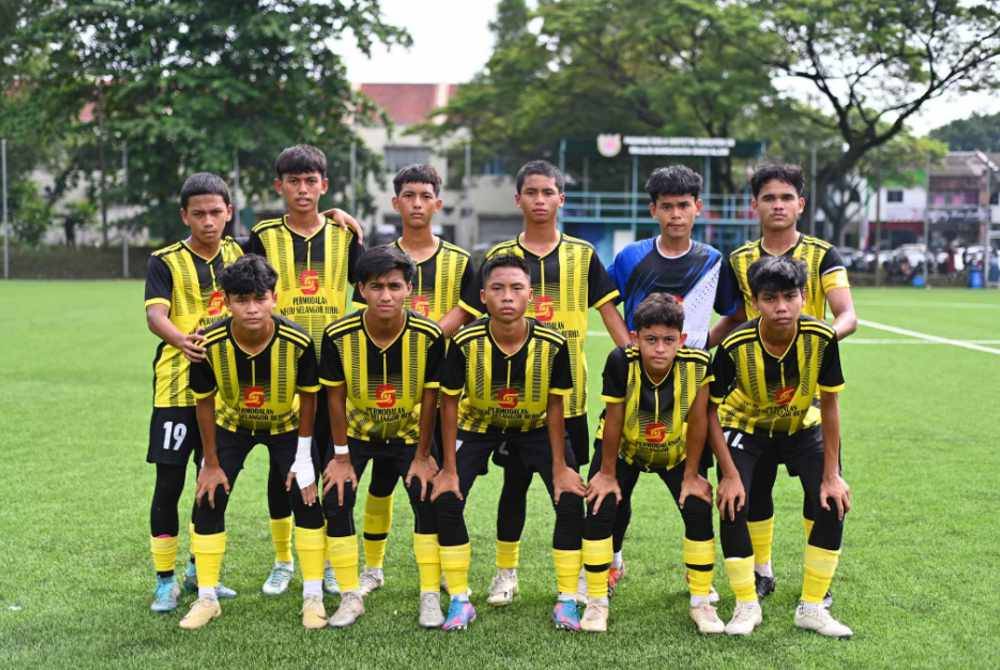 Kesebelasan utama SMK Shah Alam bagi saingan Piala Datuk Mokhtar Dahari B-15.